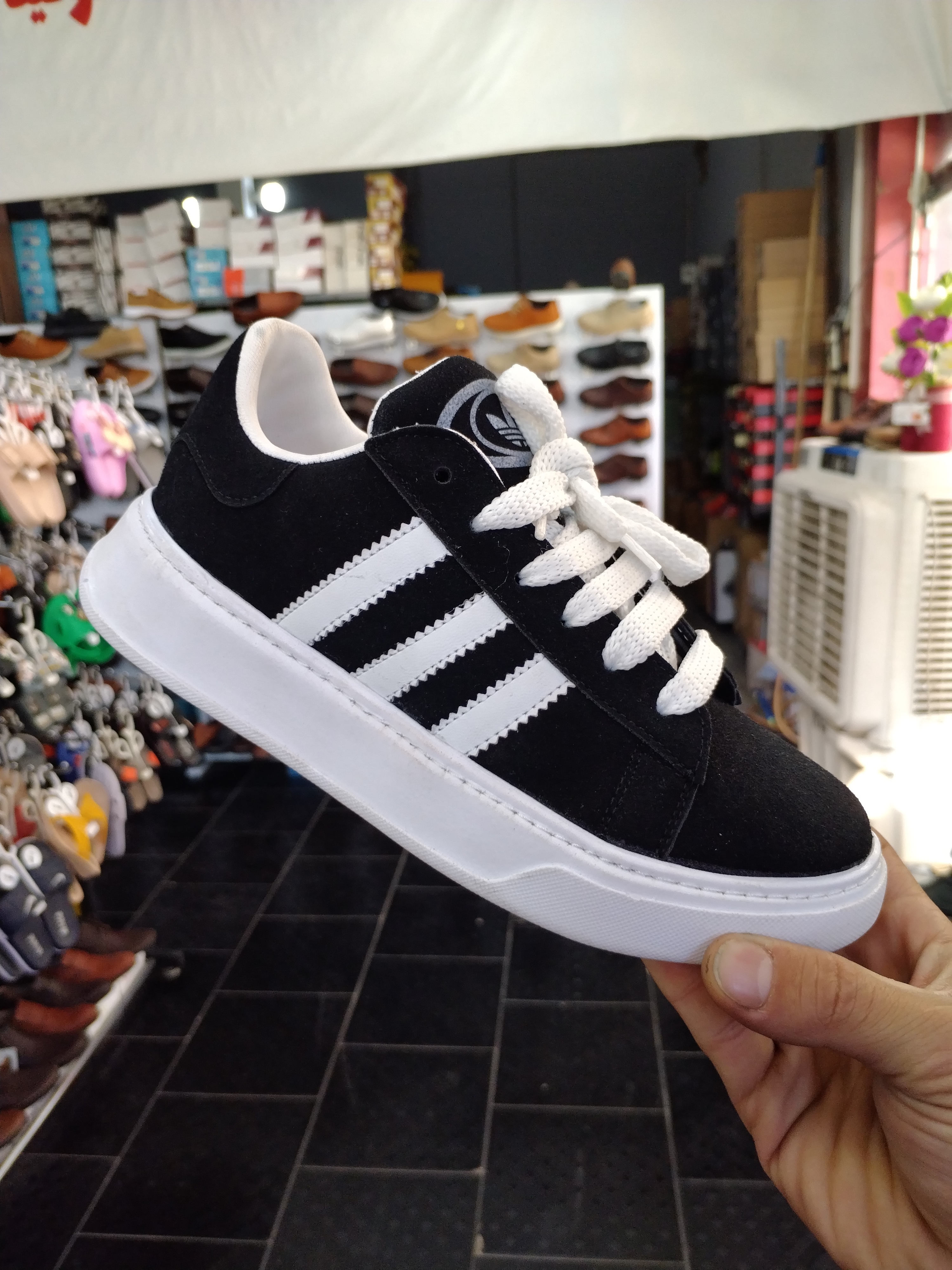 مشکی‌سفید 🤍